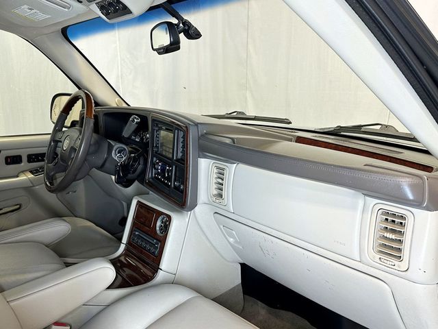 2005 Cadillac Escalade 4dr 2WD - 23053939 - 24