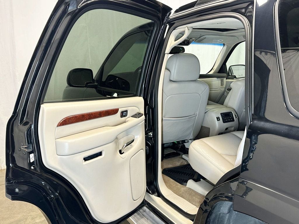 2005 Cadillac Escalade 4dr 2WD - 23053939 - 32