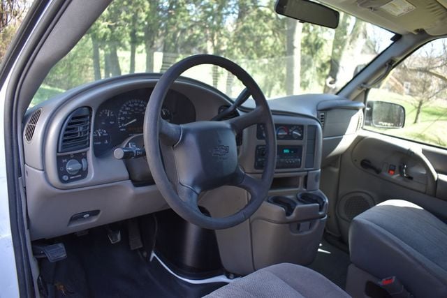 2005 Chevrolet Astro Cargo Van 111.2" WB RWD - 22360507 - 1