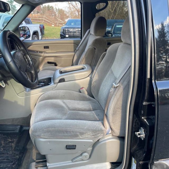 2005 Chevrolet Avalanche 1500 5dr Crew Cab 130" WB 4WD LS - 22958108 - 2