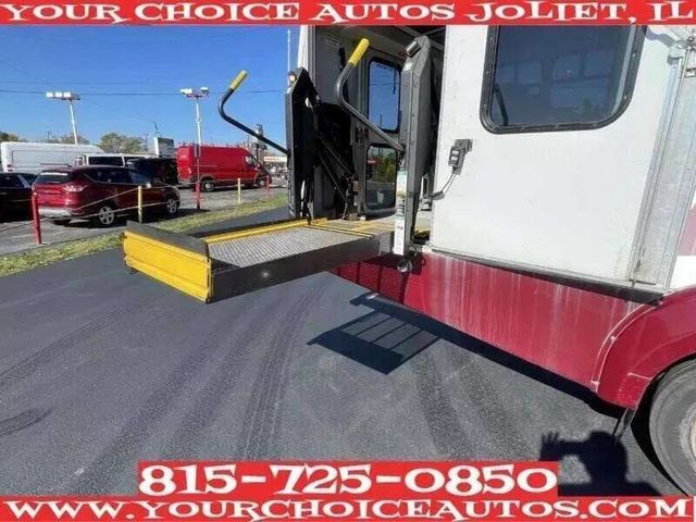 2005 Chevrolet C5500 4X2 2dr Regular Cab 166 259 in. WB - 22923356 - 9