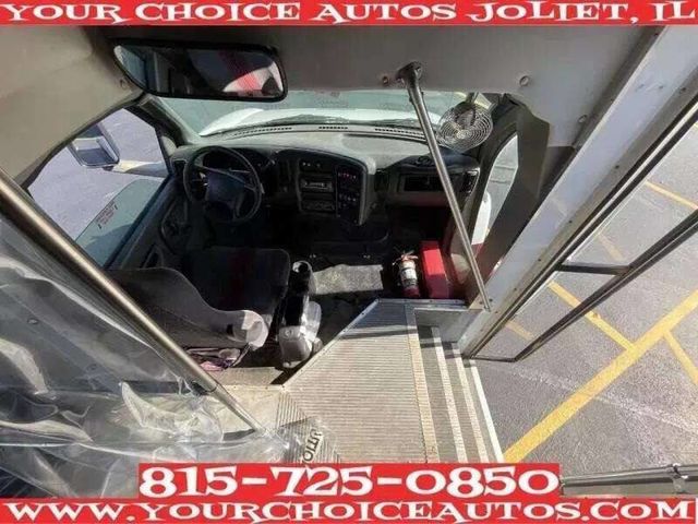 2005 Chevrolet C5500 4X2 2dr Regular Cab 166 259 in. WB - 22923356 - 11