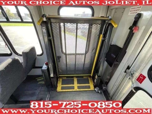 2005 Chevrolet C5500 4X2 2dr Regular Cab 166 259 in. WB - 22923356 - 12