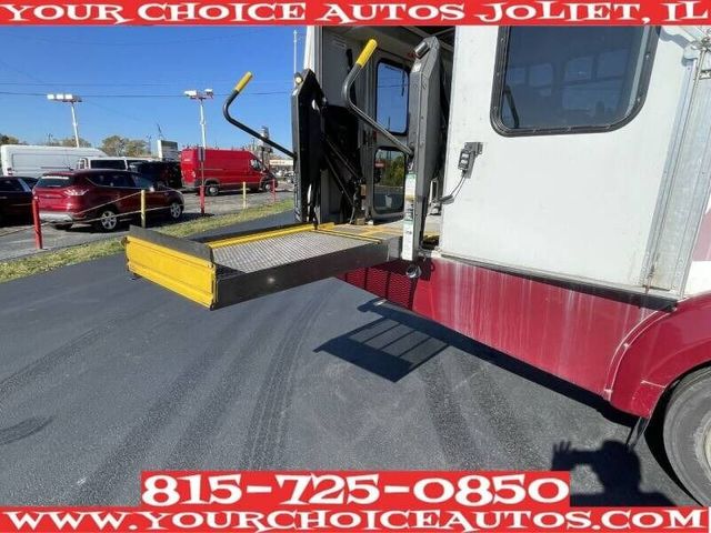 2005 Chevrolet C5500 HANDICAP WHEELCHAIR/MOBILITY BUS W/ HYDRAULIC LIFT - 22140879 - 10