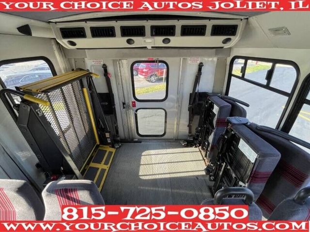 2005 Chevrolet C5500 HANDICAP WHEELCHAIR/MOBILITY BUS W/ HYDRAULIC LIFT - 22140879 - 18