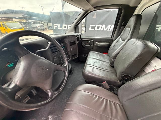 2005 Chevrolet C5500 Flatbed With Liftgate  - 22975081 - 8
