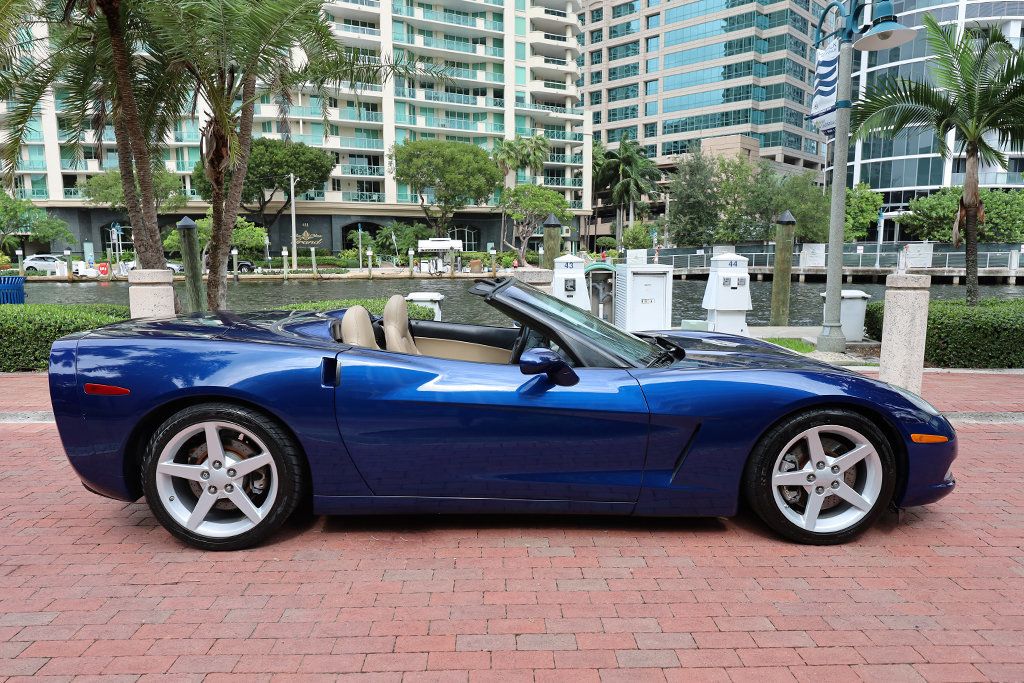 2005 Chevrolet Corvette 2dr Convertible - 23090733 - 24
