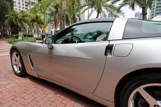 2005 Chevrolet Corvette 2dr Coupe - 23046318 - 24