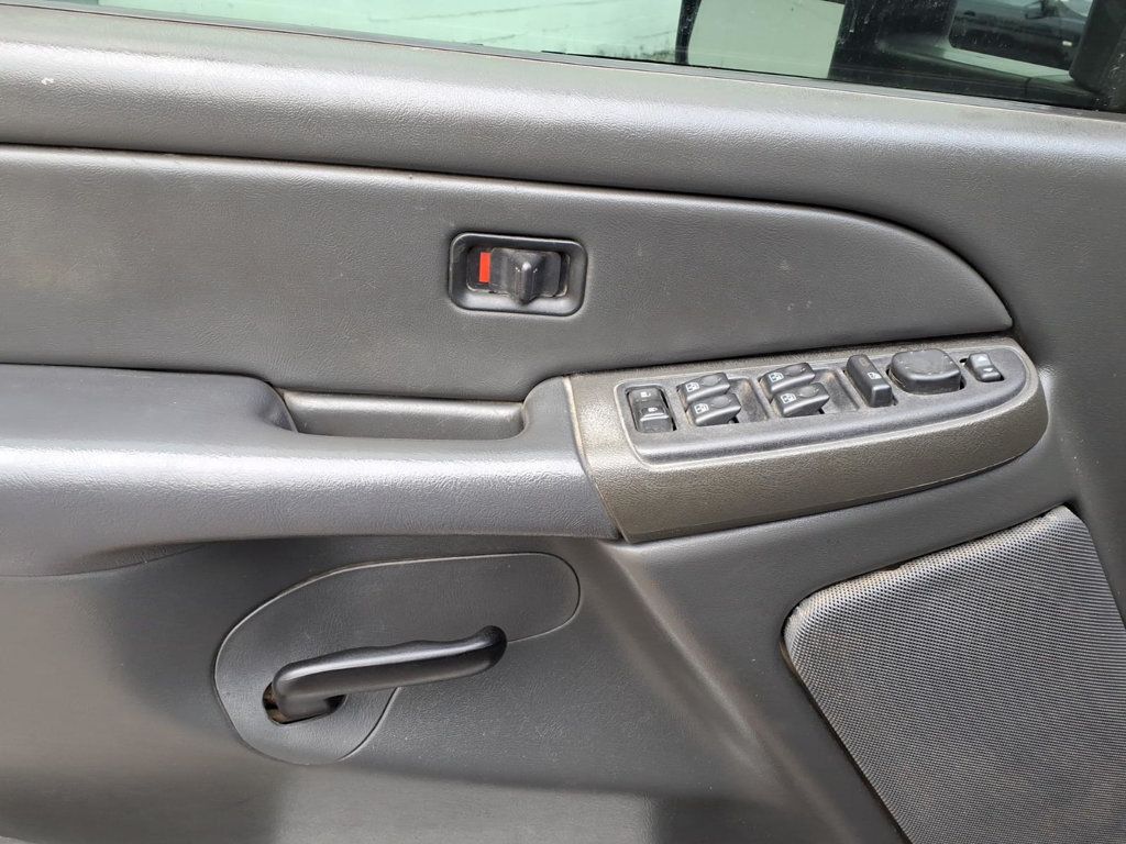 2005 Chevrolet Silverado 2500HD LS Pickup 4D 6 1/2 ft - 22992648 - 10
