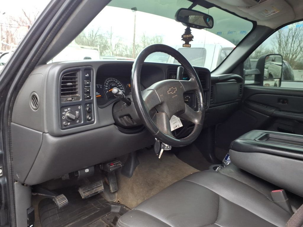 2005 Chevrolet Silverado 2500HD LS Pickup 4D 6 1/2 ft - 22992648 - 5
