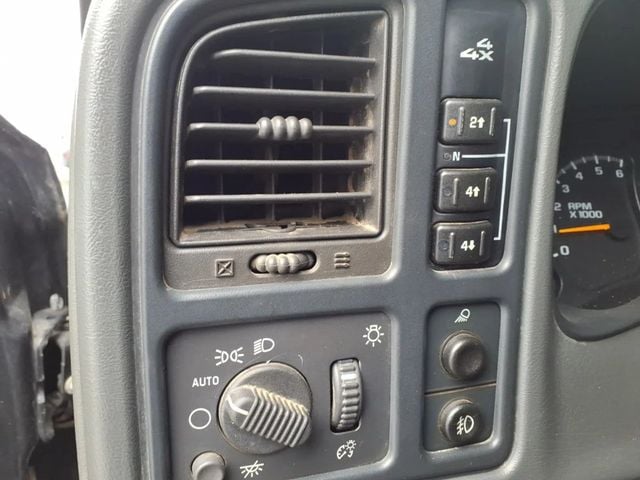 2005 Chevrolet Silverado 2500HD LS Pickup 4D 6 1/2 ft - 23017163 - 9