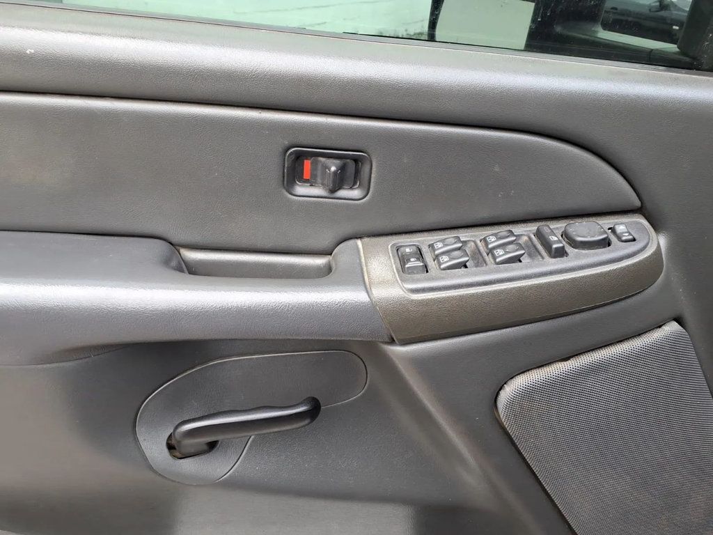 2005 Chevrolet Silverado 2500HD LS Pickup 4D 6 1/2 ft - 23017163 - 10