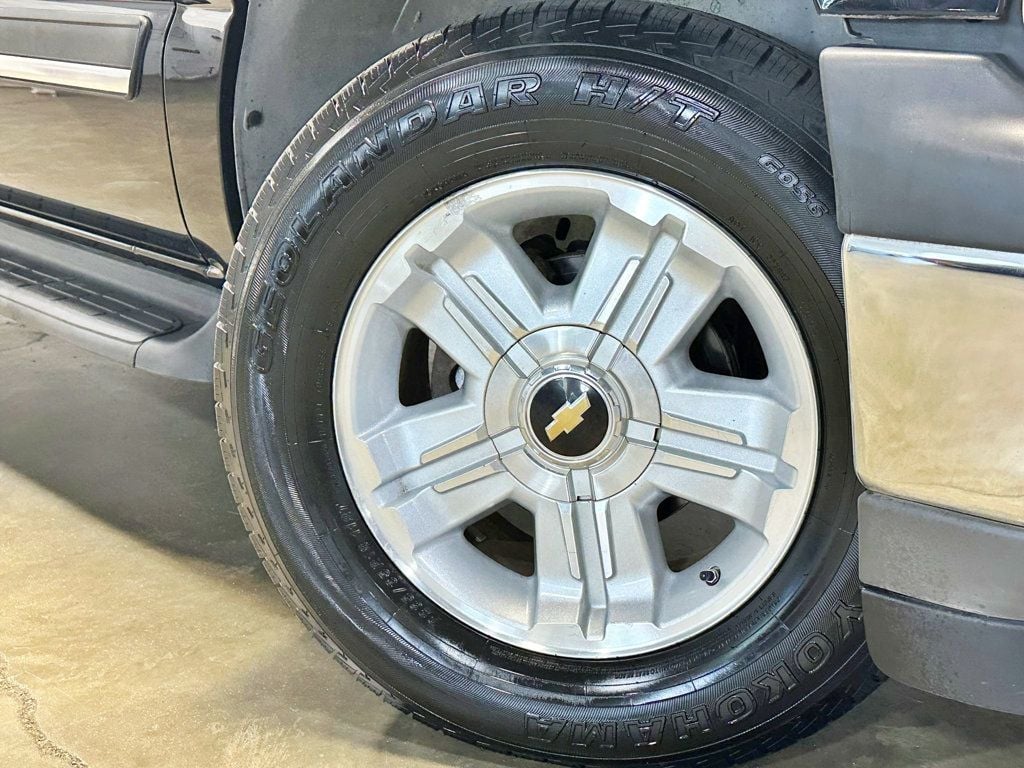 2005 Chevrolet Suburban  - 23036898 - 9