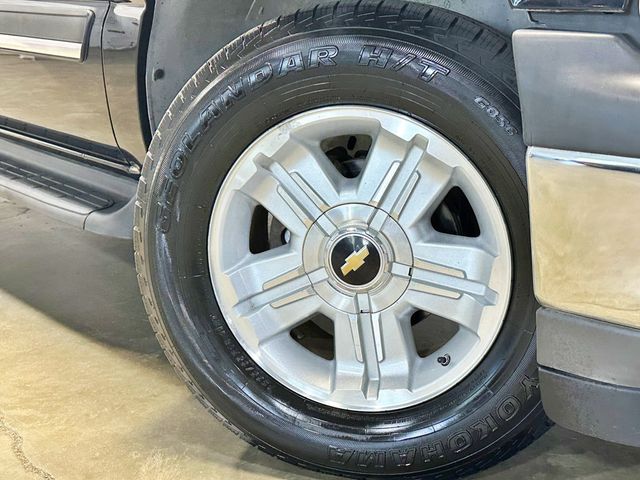 2005 Chevrolet Suburban  - 23036898 - 9
