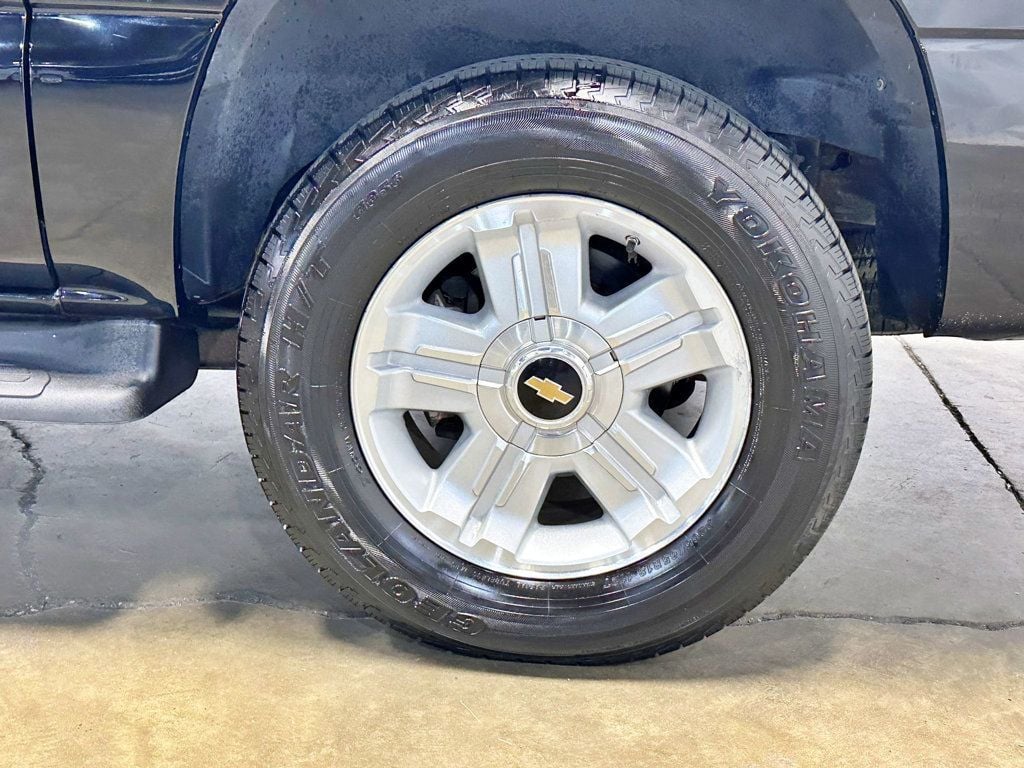 2005 Chevrolet Suburban  - 23036898 - 11
