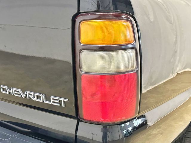 2005 Chevrolet Suburban  - 23036898 - 15