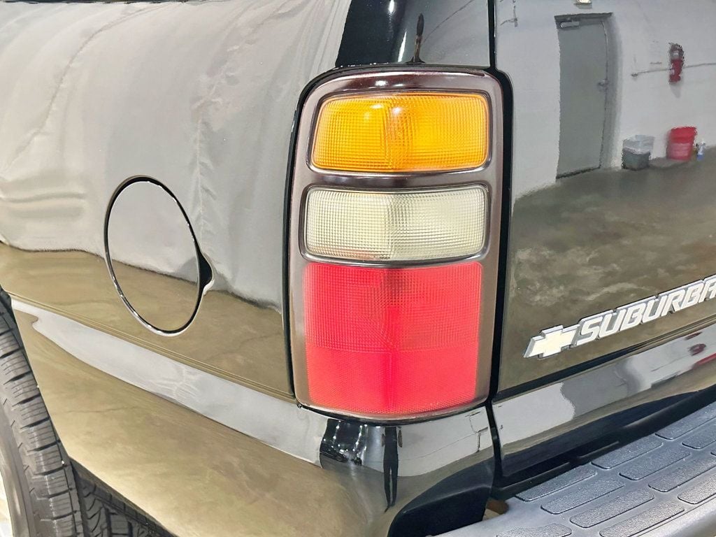 2005 Chevrolet Suburban  - 23036898 - 16