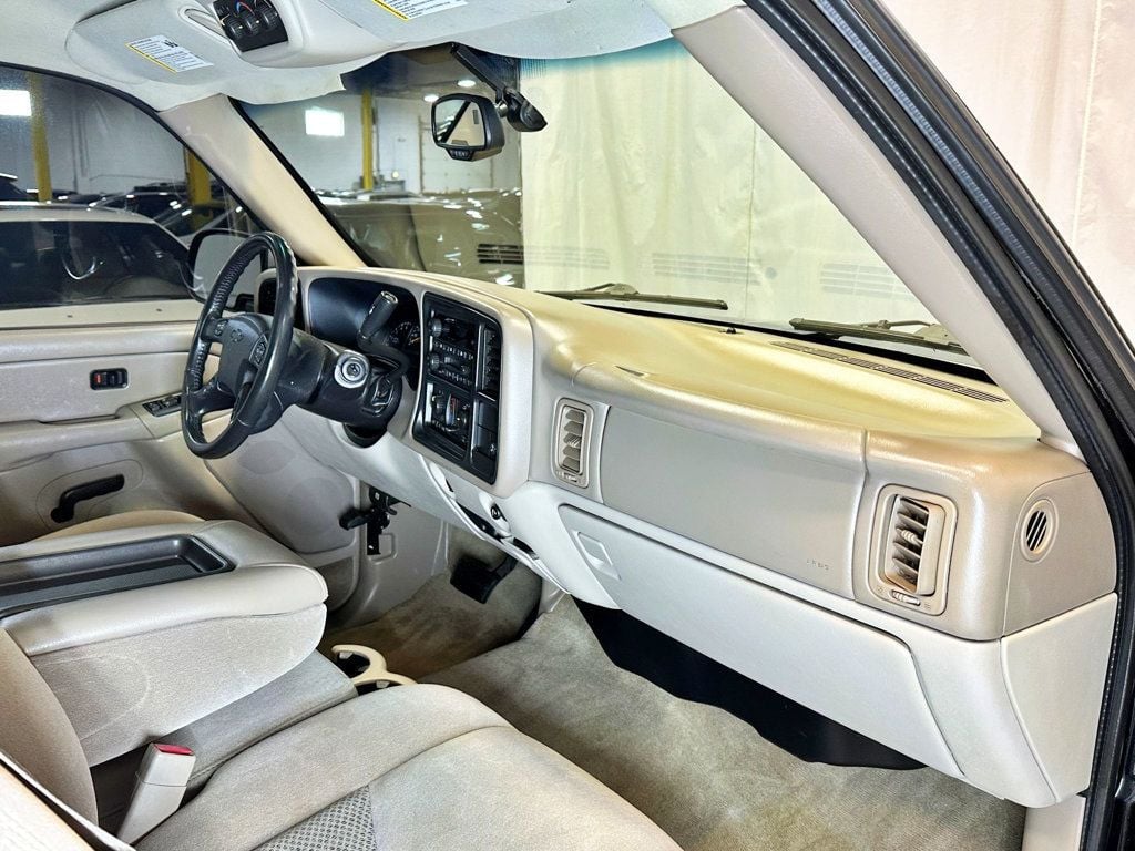 2005 Chevrolet Suburban  - 23036898 - 34