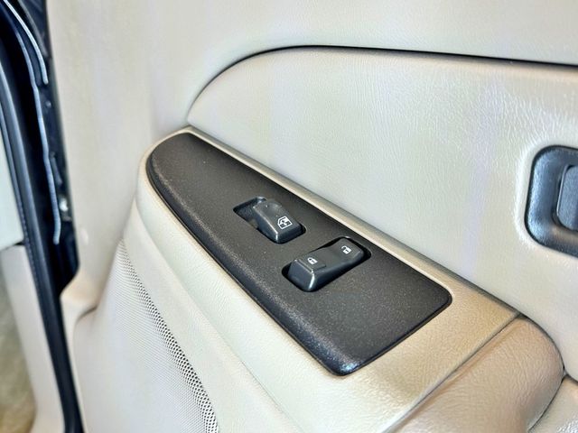 2005 Chevrolet Suburban  - 23036898 - 35