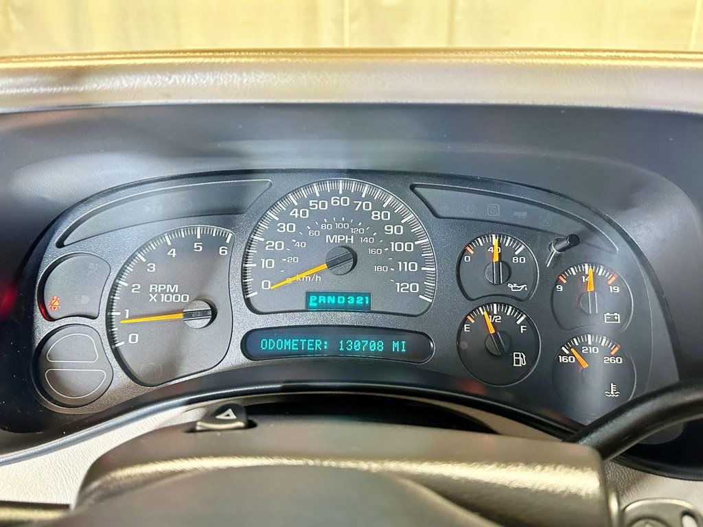 2005 Chevrolet Suburban  - 23036898 - 38
