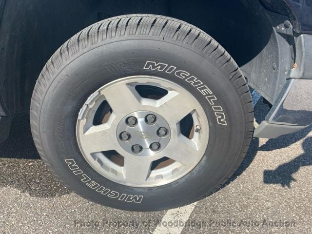 2005 Chevrolet Suburban 4dr 1500 4WD LT - 23058586 - 9