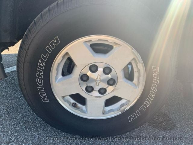 2005 Chevrolet Suburban 4dr 1500 4WD LT - 23058586 - 8