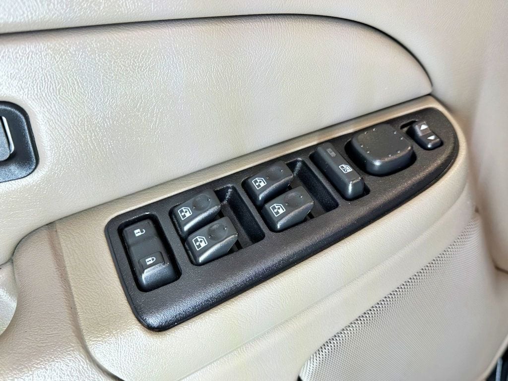 2005 Chevrolet Suburban 4dr 1500 LS - 23036898 - 31