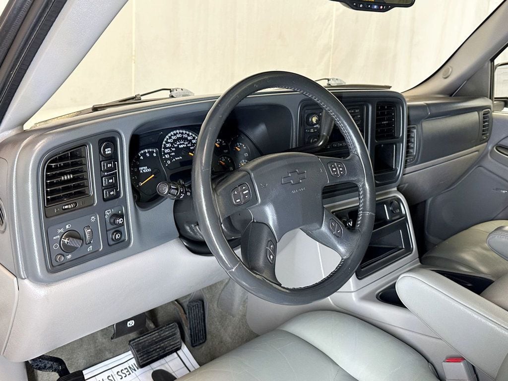 2005 Chevrolet Suburban 4dr 1500 Z71 - 23041156 - 23