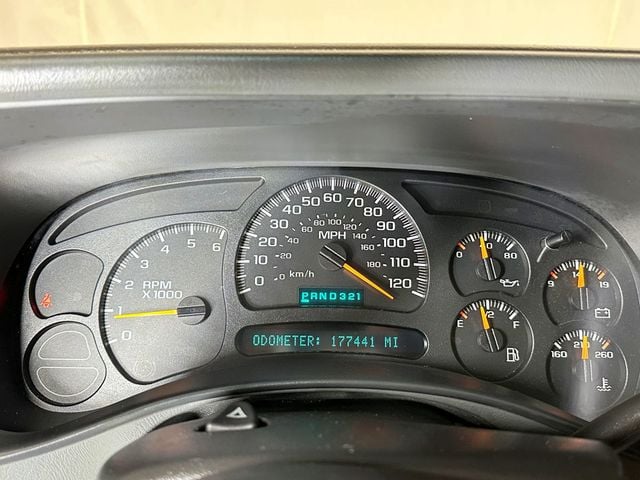 2005 Chevrolet Suburban 4dr 1500 Z71 - 23041156 - 27