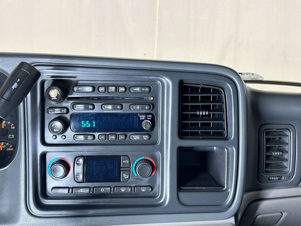 2005 Chevrolet Suburban 4dr 1500 Z71 - 23041156 - 28