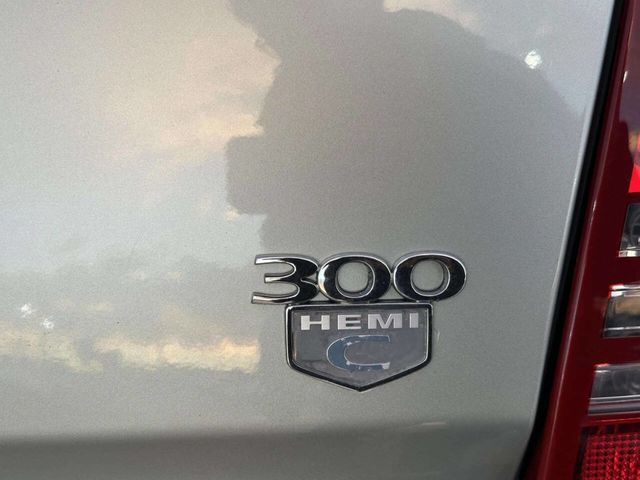 2005 Chrysler 300 4dr Sedan 300C *Ltd Avail* - 22982594 - 12