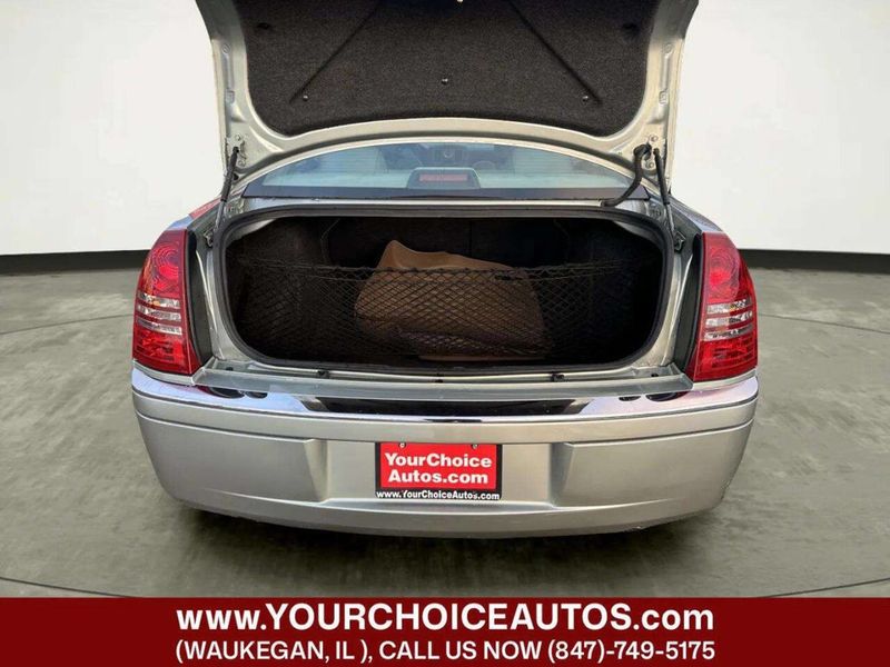 2005 Chrysler 300 4dr Sedan 300C *Ltd Avail* - 22982594 - 13