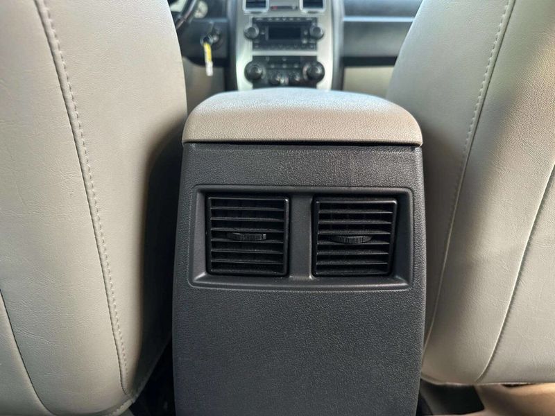 2005 Chrysler 300 4dr Sedan 300C *Ltd Avail* - 22982594 - 19