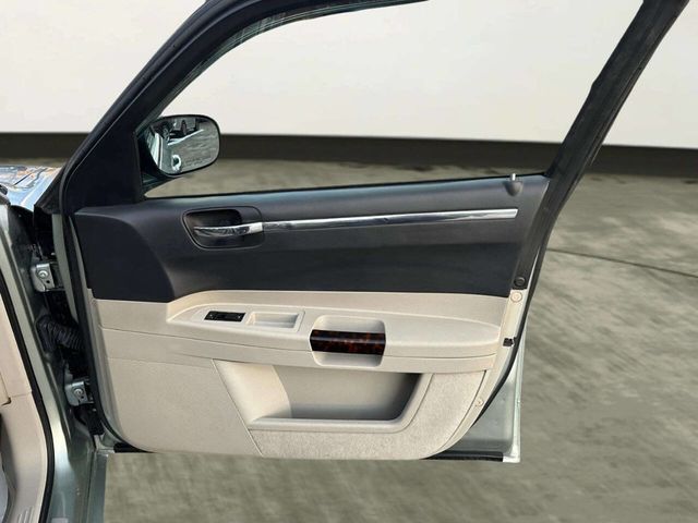 2005 Chrysler 300 4dr Sedan 300C *Ltd Avail* - 22982594 - 21