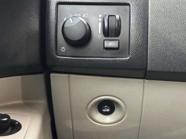 2005 Chrysler 300 4dr Sedan 300C *Ltd Avail* - 22982594 - 30