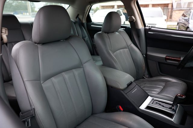 2005 Chrysler 300 4dr Sedan 300C *Ltd Avail* - 22940198 - 15