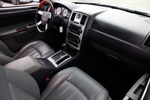 2005 Chrysler 300 4dr Sedan 300C *Ltd Avail* - 22940198 - 17