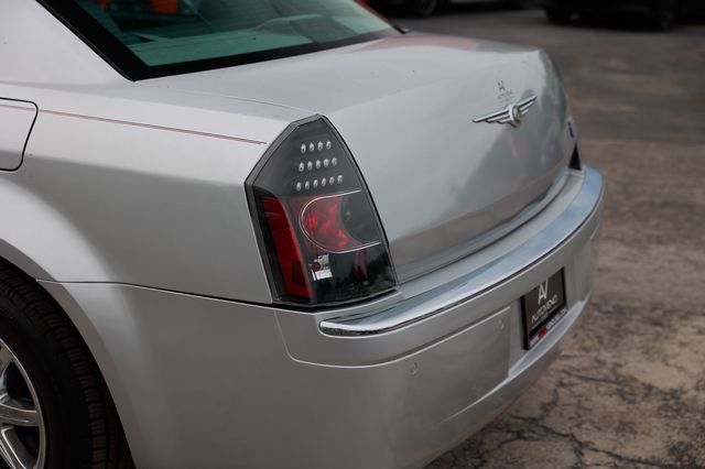 2005 Chrysler 300 4dr Sedan 300C *Ltd Avail* - 22940198 - 30