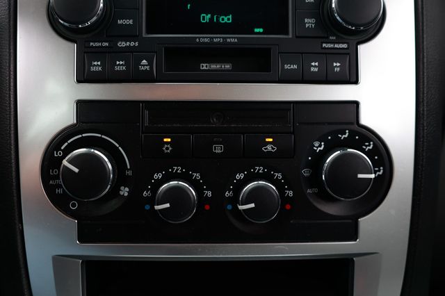 2005 Chrysler 300 4dr Sedan 300C *Ltd Avail* - 22940198 - 32