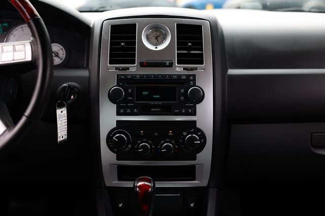 2005 Chrysler 300 4dr Sedan 300C *Ltd Avail* - 22940198 - 35