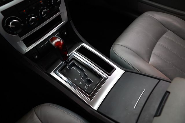 2005 Chrysler 300 4dr Sedan 300C *Ltd Avail* - 22940198 - 36