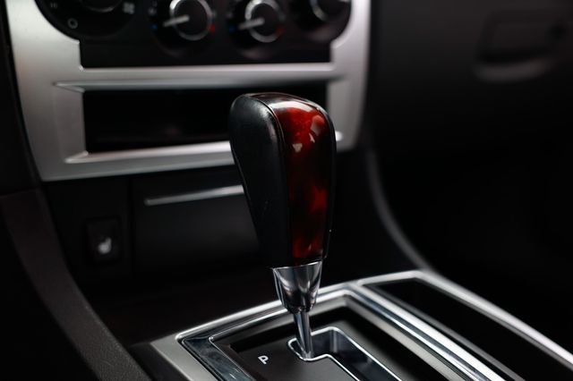 2005 Chrysler 300 4dr Sedan 300C *Ltd Avail* - 22940198 - 38