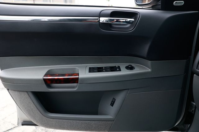 2005 Chrysler 300 4dr Sedan 300C *Ltd Avail* - 22940198 - 41