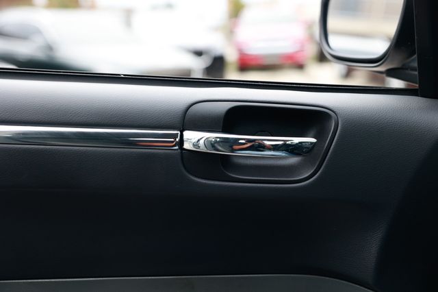 2005 Chrysler 300 4dr Sedan 300C *Ltd Avail* - 22940198 - 42