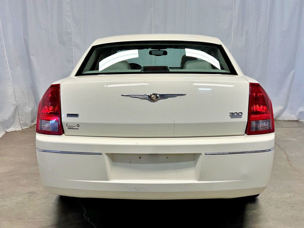 2005 Chrysler 300 4dr Sedan 300 Touring AWD *Ltd Avail* - 23035365 - 9