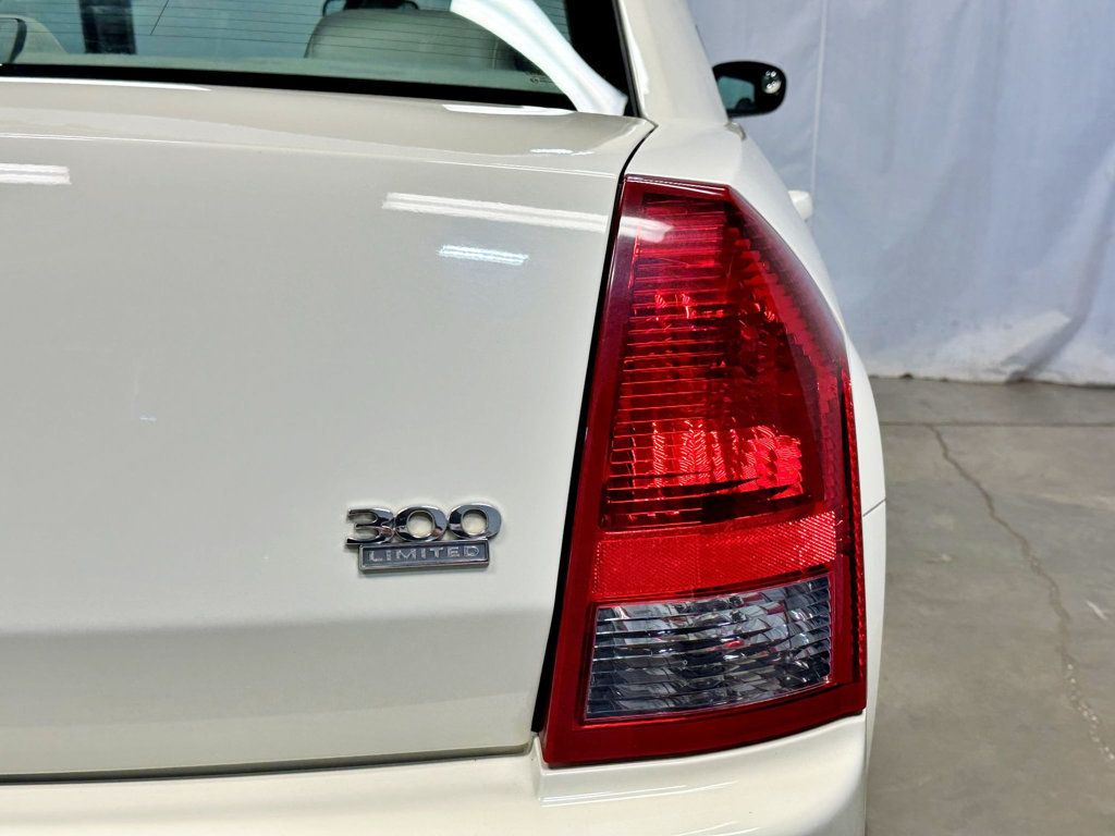 2005 Chrysler 300 4dr Sedan 300 Touring AWD *Ltd Avail* - 23035365 - 11