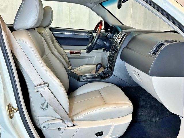 2005 Chrysler 300 4dr Sedan 300 Touring AWD *Ltd Avail* - 23035365 - 18