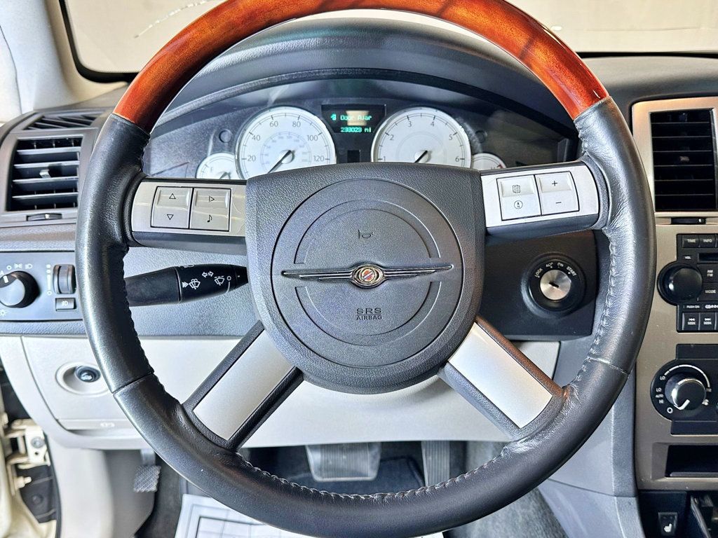 2005 Chrysler 300 4dr Sedan 300 Touring AWD *Ltd Avail* - 23035365 - 21