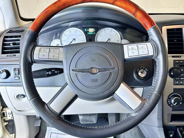 2005 Chrysler 300 4dr Sedan 300 Touring AWD *Ltd Avail* - 23035365 - 21