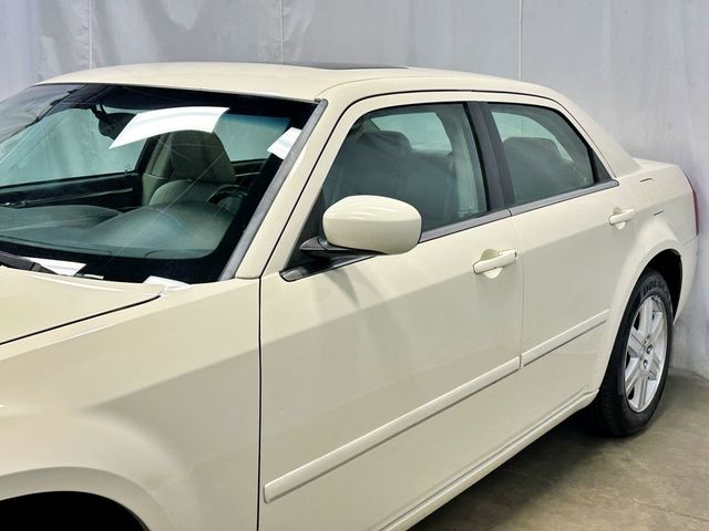 2005 Chrysler 300 4dr Sedan 300 Touring AWD *Ltd Avail* - 23035365 - 2